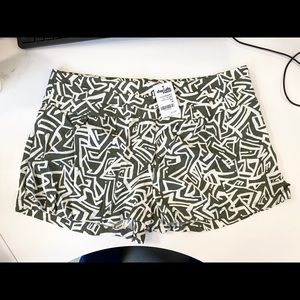 Green/cream patterned shorts